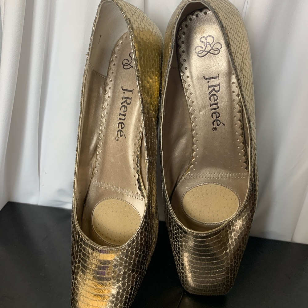 J.Renee’ ladies gold shoe